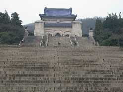 March 2004 - Sun Yat Sens Mausaleum (Up)